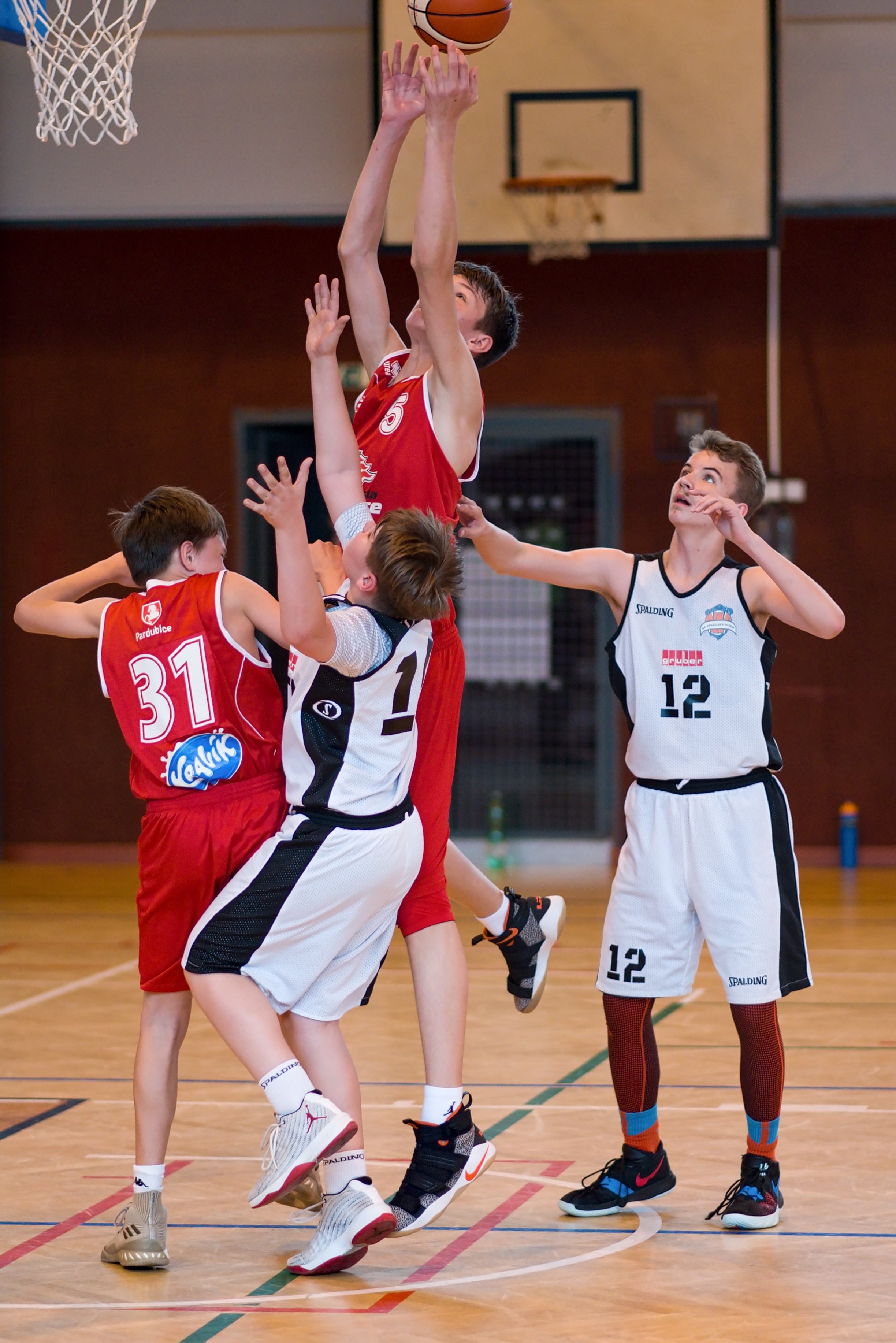 BK PARDUBICE X BA GRIZZLIES PLZEŇ 49 : 51 čtrvrtfinále